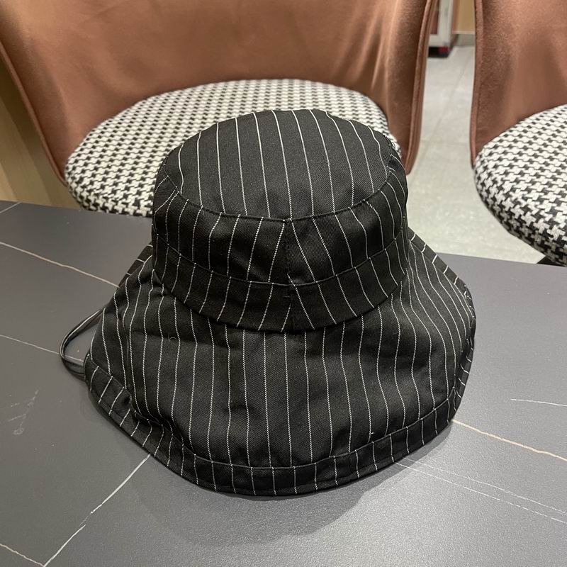 LV hat (609)