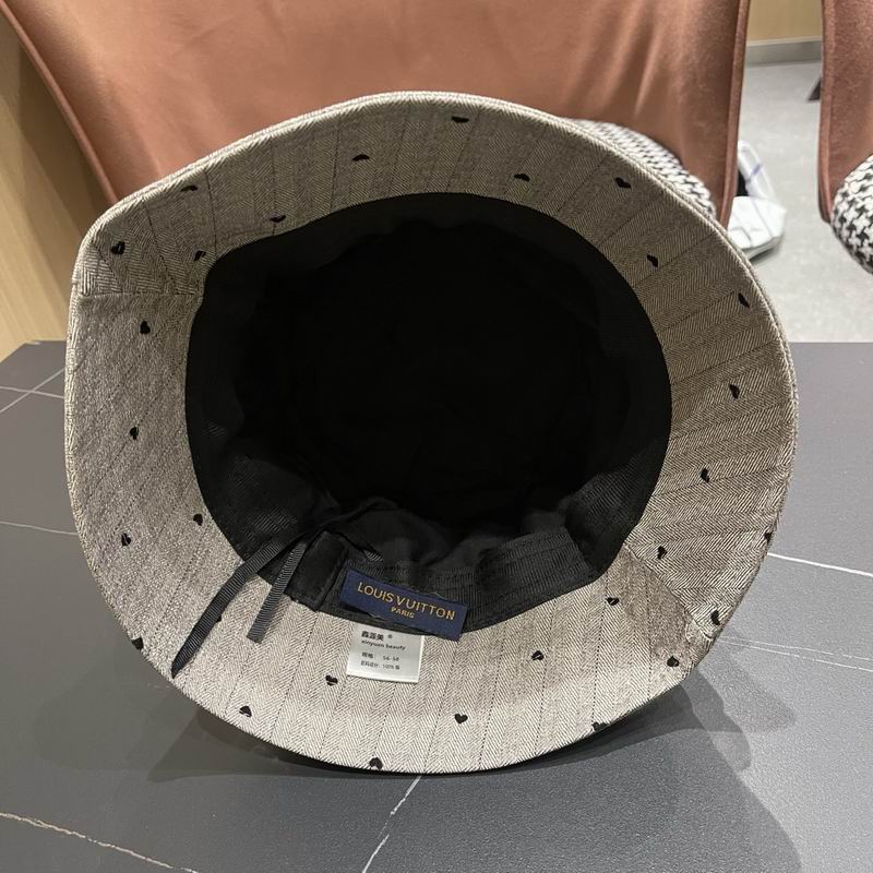 LV hat (944)
