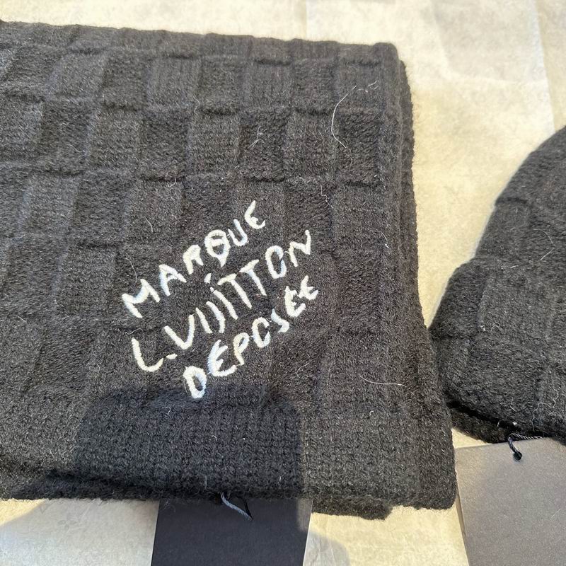 LV scarf hat (250)
