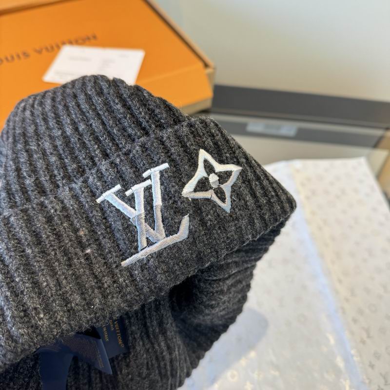 LV scarf hat (624)