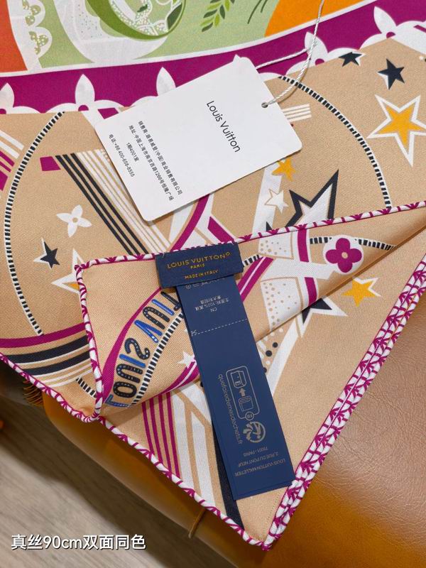 LV silk Scarf 90X90cm E19 (2)