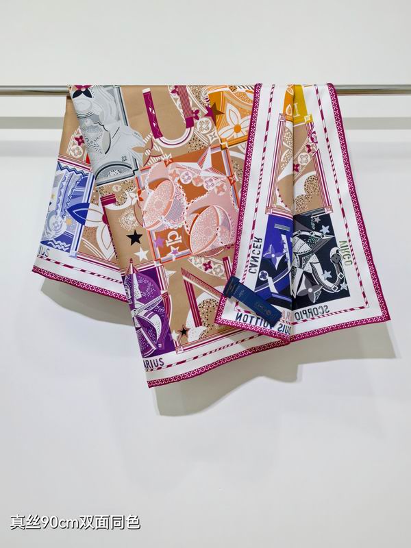 LV silk scarf 90X90cm E11 (2)