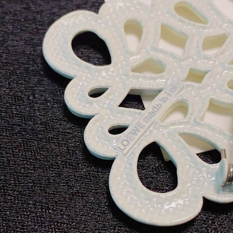 Loewe brooch 12yxx01 (7)
