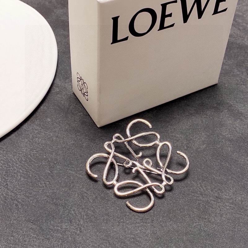 Loewe brooch 12yxx02 (4)