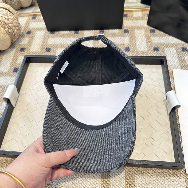 Loro Piana cap (1837)