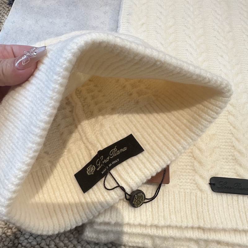 Loro Piana scarf hat gloves (325)