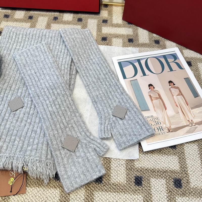 Loro Piana scarf hat gloves (362)