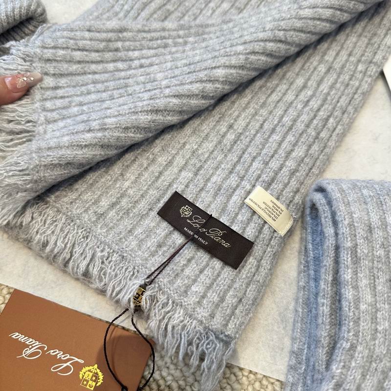 Loro Piana scarf hat gloves (366)