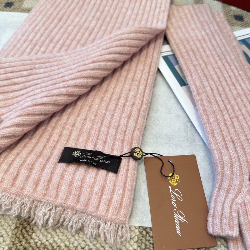 Loro Piana scarf hat gloves (375)
