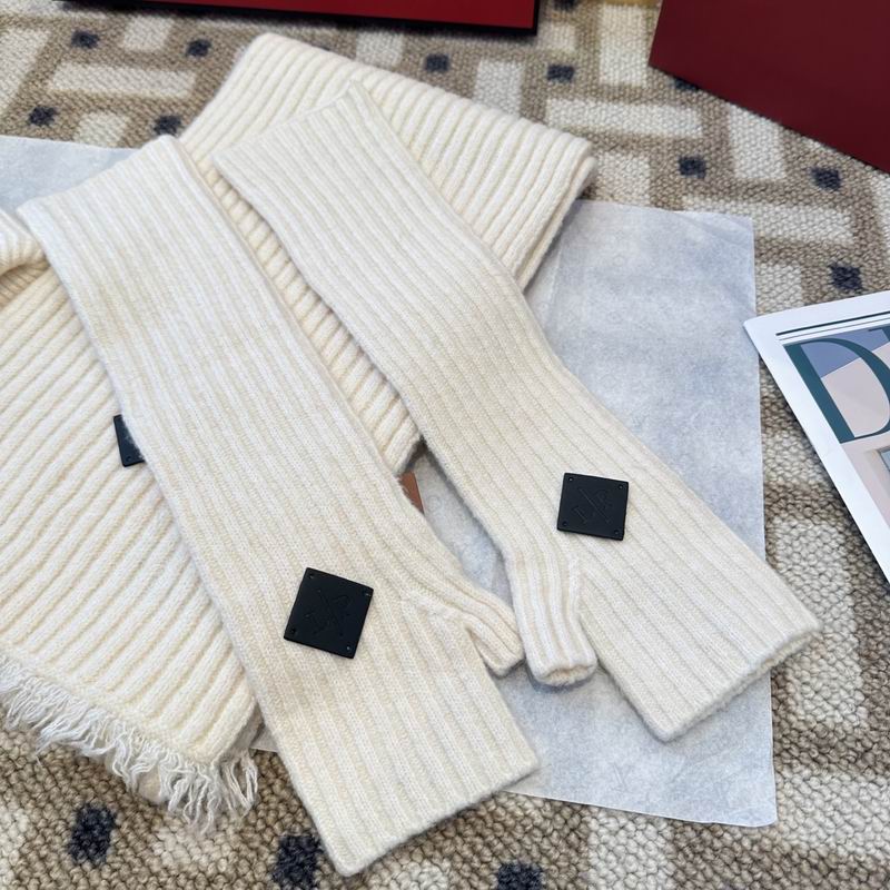 Loro Piana scarf hat gloves (385)