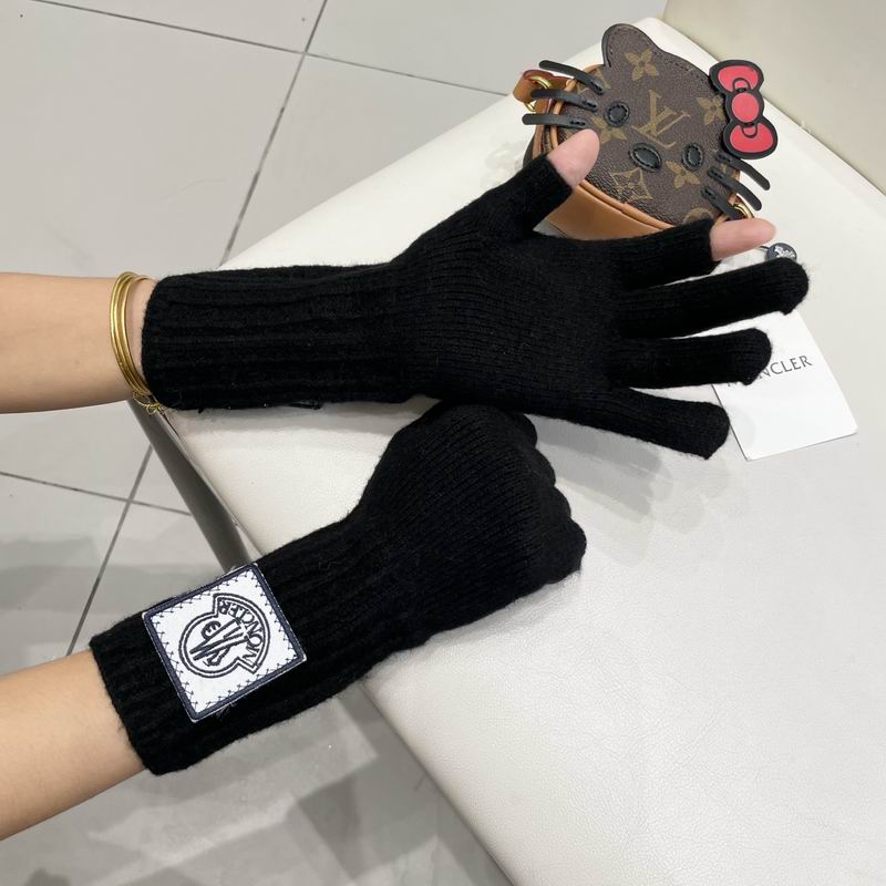 Moncler Gloves 22 (28)