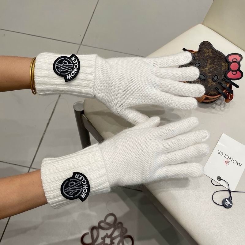 Moncler Gloves 55 (1)
