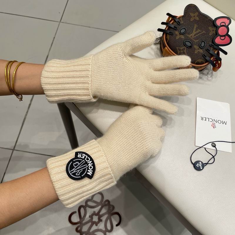 Moncler Gloves 55 (10)