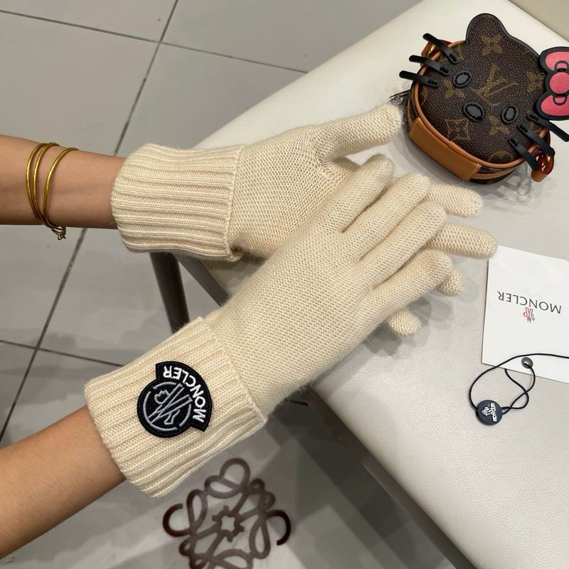Moncler Gloves 55 (11)