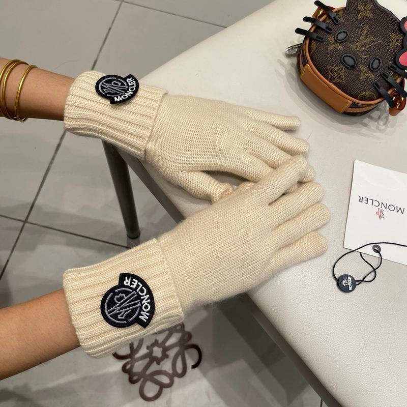 Moncler Gloves 55 (12)
