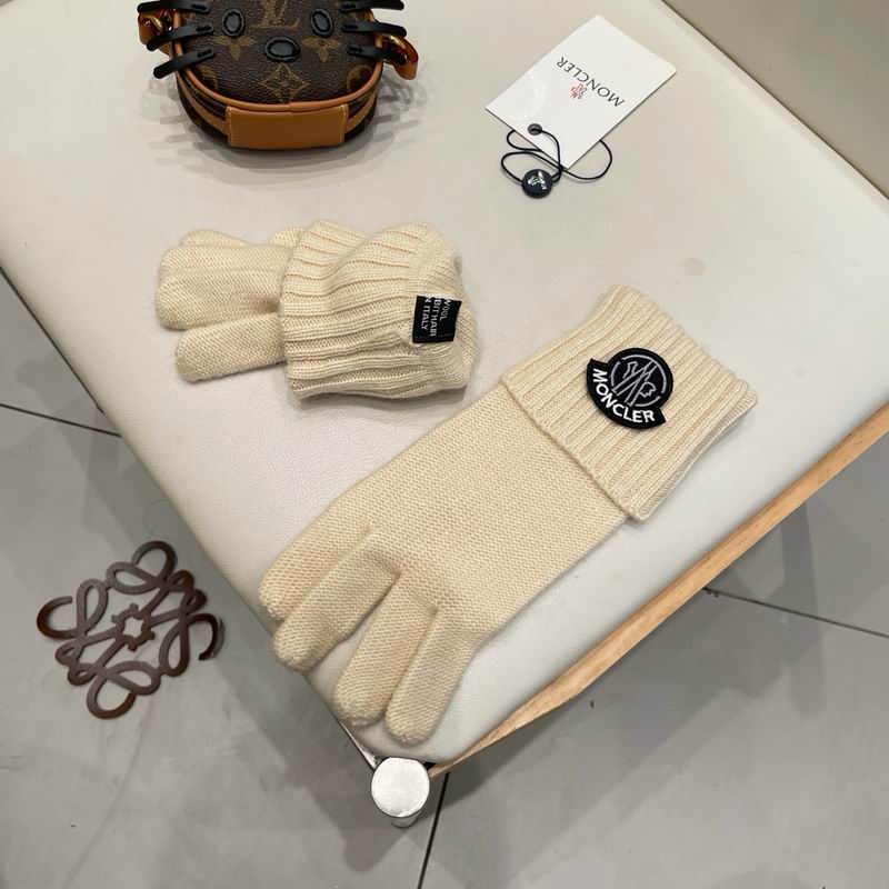 Moncler Gloves 55 (15)