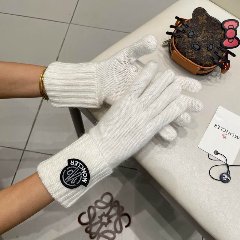 Moncler Gloves 55 (3)