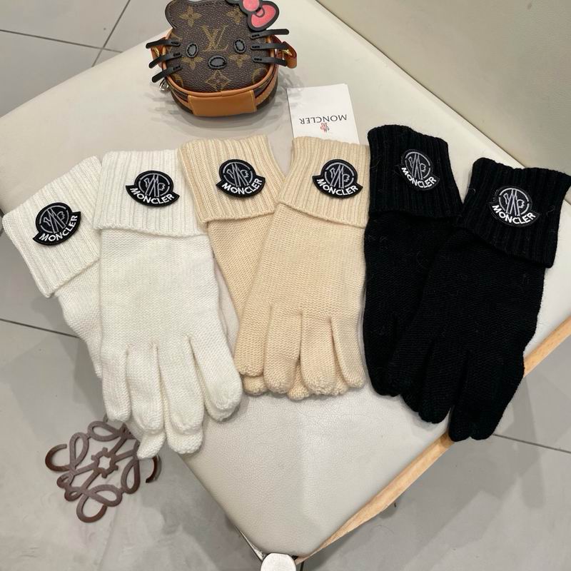 Moncler Gloves 55 (4)