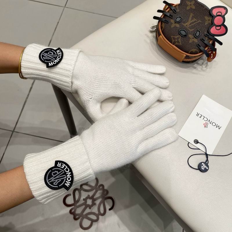Moncler Gloves 55 (5)