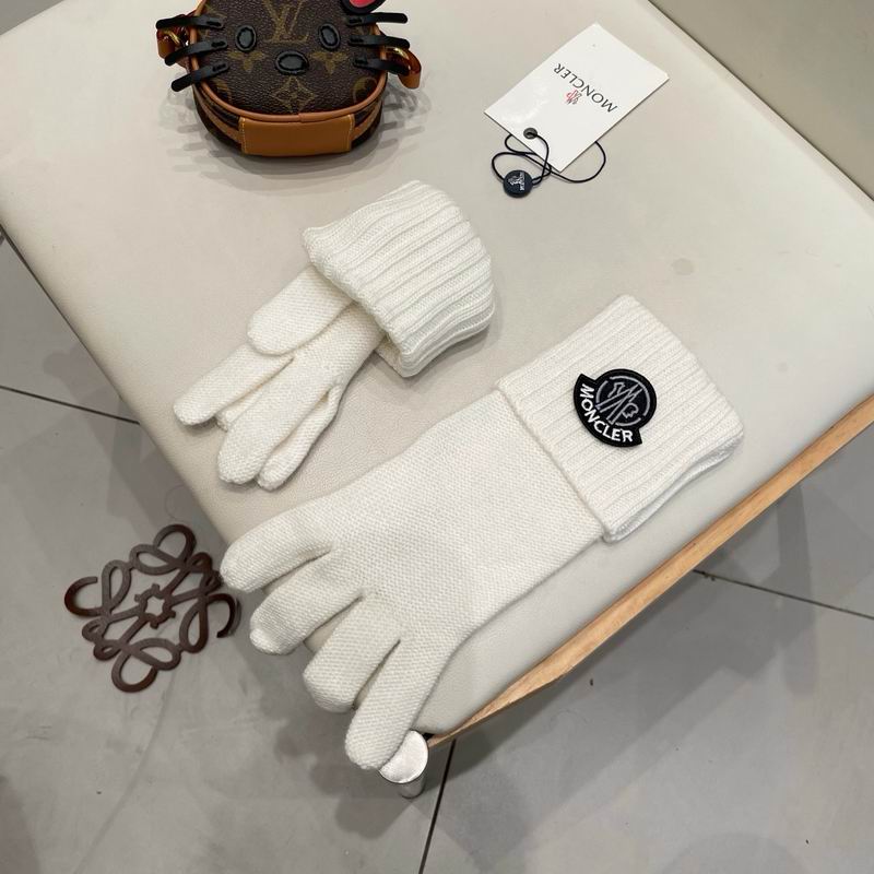 Moncler Gloves 55 (8)