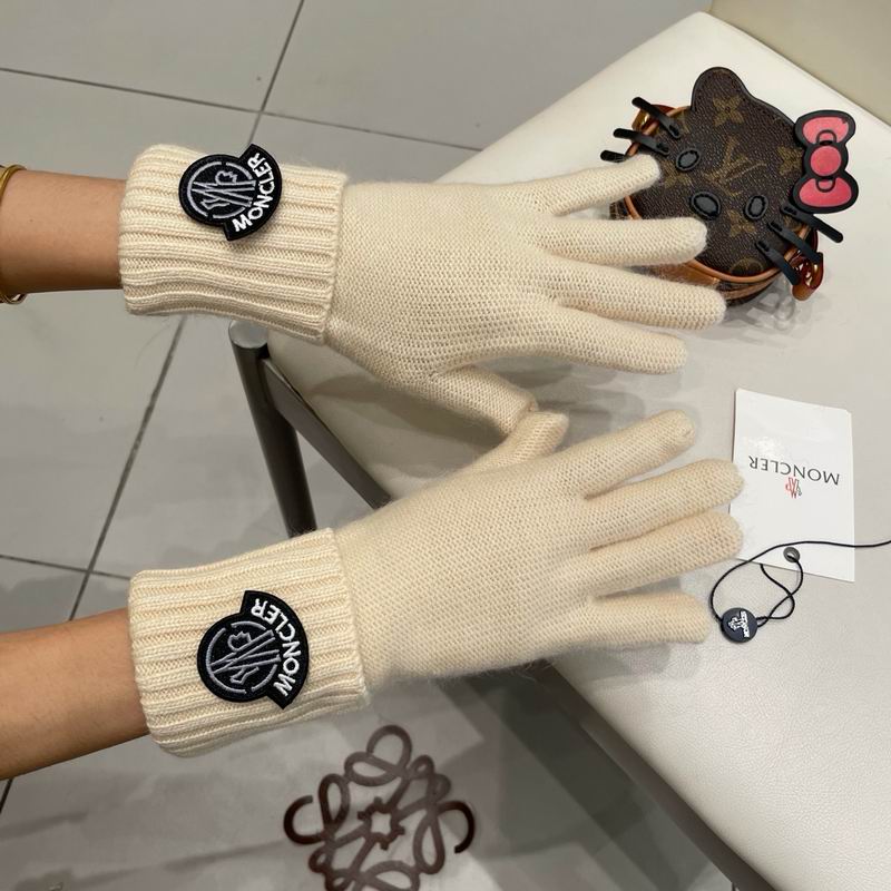 Moncler Gloves 55 (9)