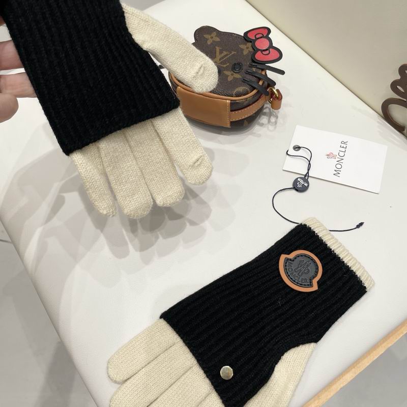Moncler Gloves 56 (6)