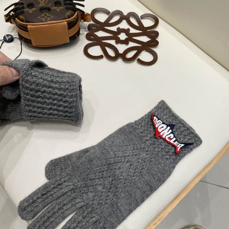 Moncler gloves 01 (24)