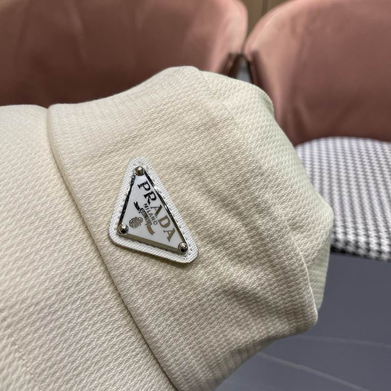 Prada hat (1069)