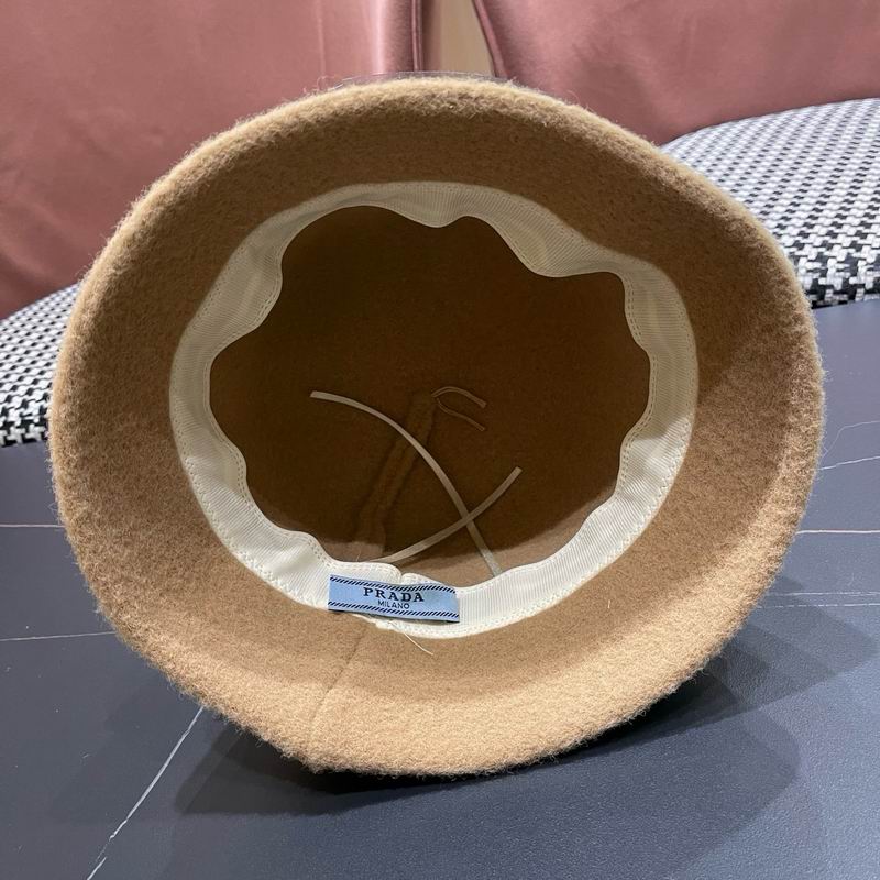 Prada hat (1675)