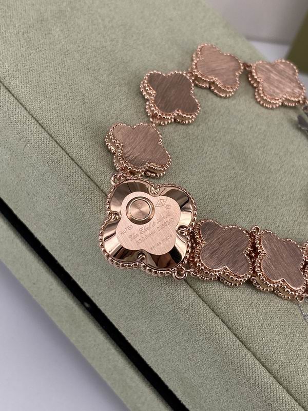 Van cleef & Arpels 22.4mm 02 (1)