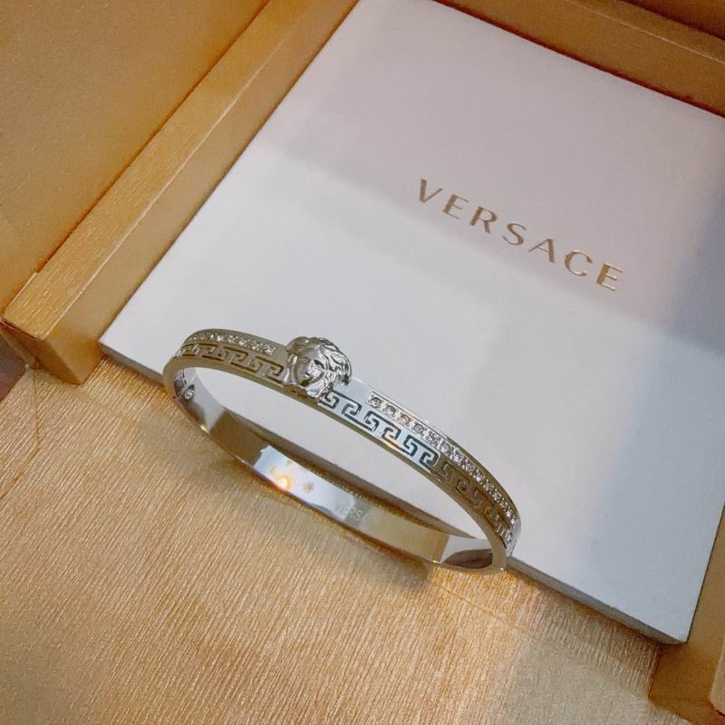 Versace bracelet 11yxx10 (1)