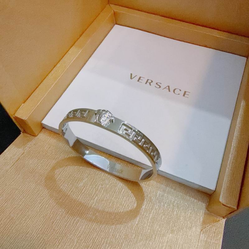Versace bracelet 11yxx13 (2)