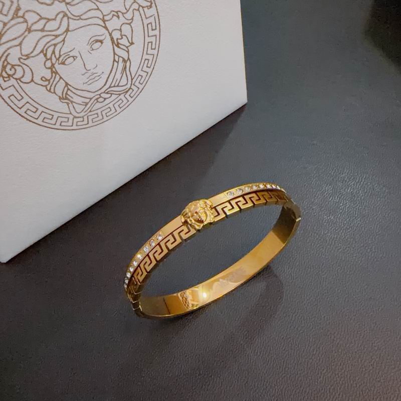 Versace bracelet 11yxx14 (4)