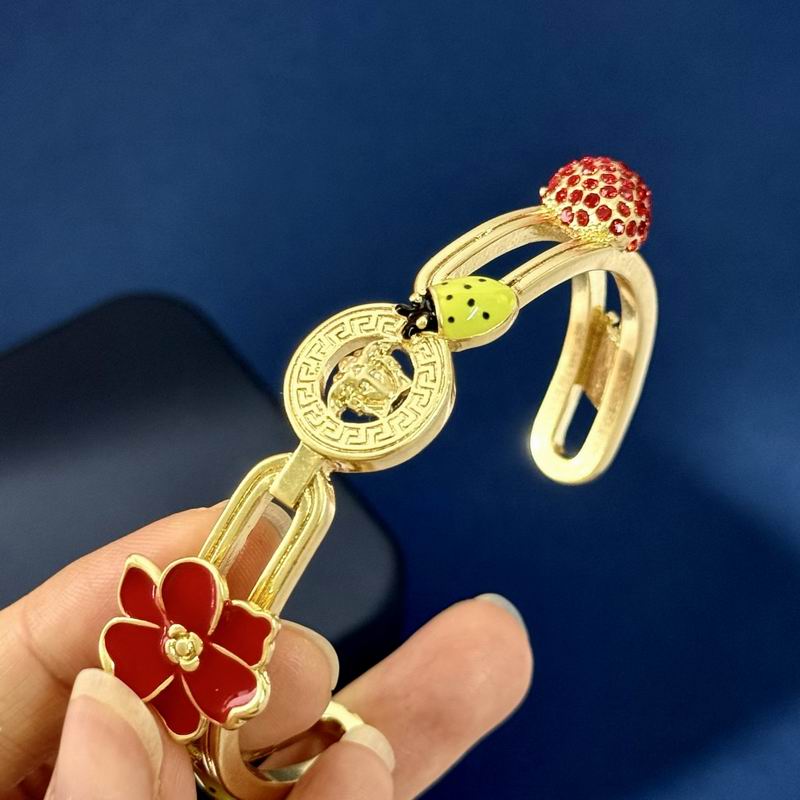 Versace bracelet 12yxx19 (5)