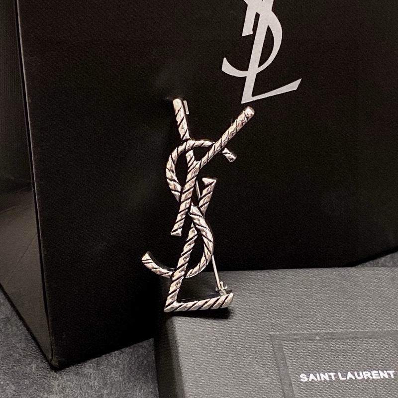 YSL Brooch 12yxx24 (3)