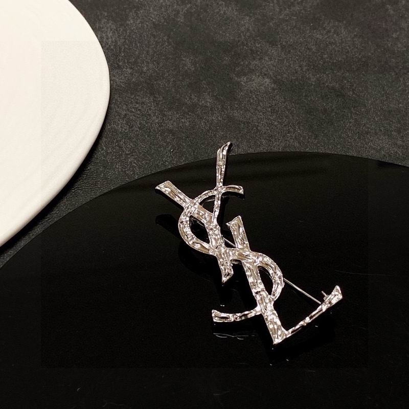 YSL Brooch 12yxx30 (3)