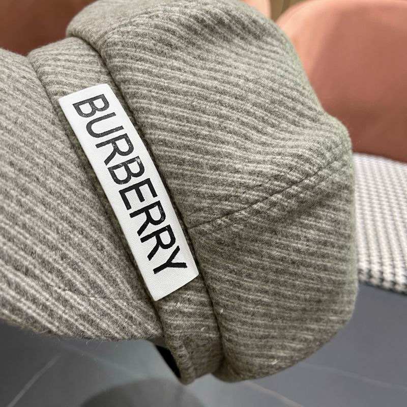 Burberry cap (50)