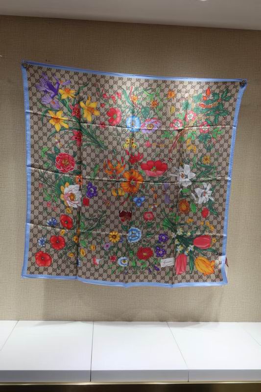 Gucci silk Scarf 90X90cm E11 (1)