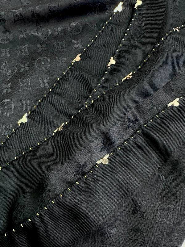LV Scarf 140X140cm 60%真丝40%羊毛 E07 (1)