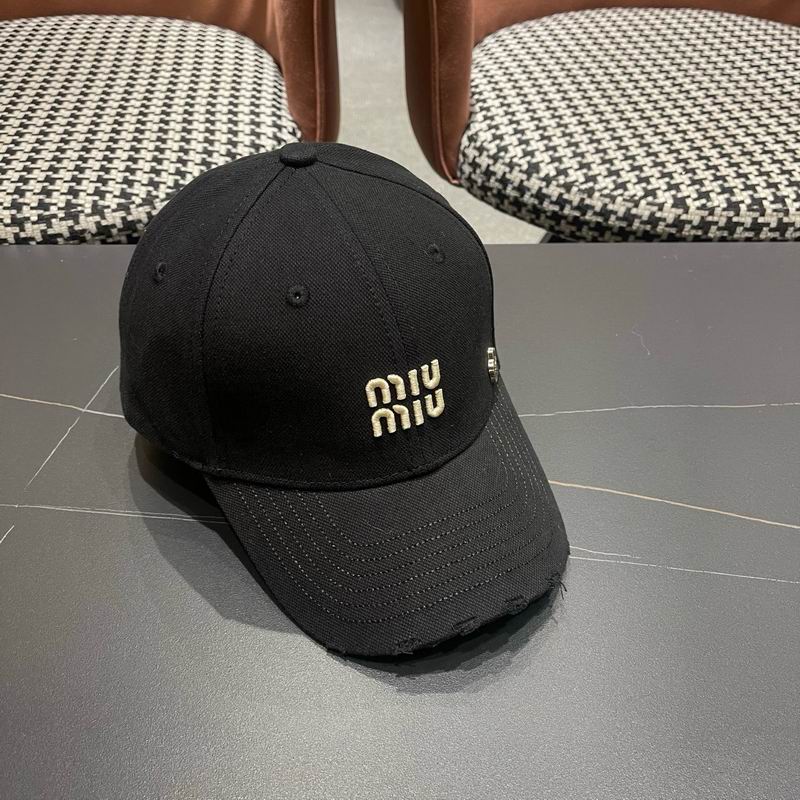 Miumiu Cap (3704)