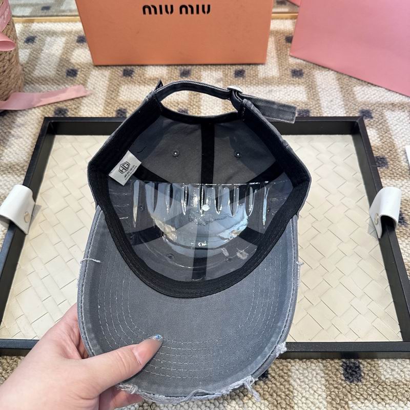 Miumiu Cap (4395)