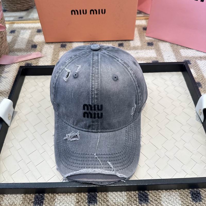 Miumiu Cap (4402)