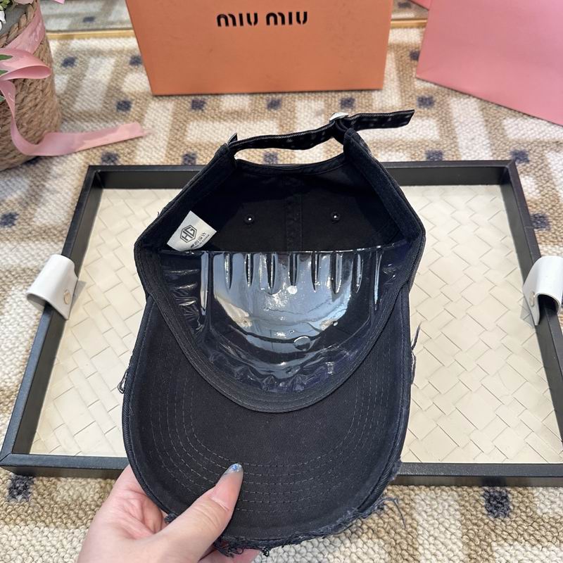 Miumiu Cap (4405)