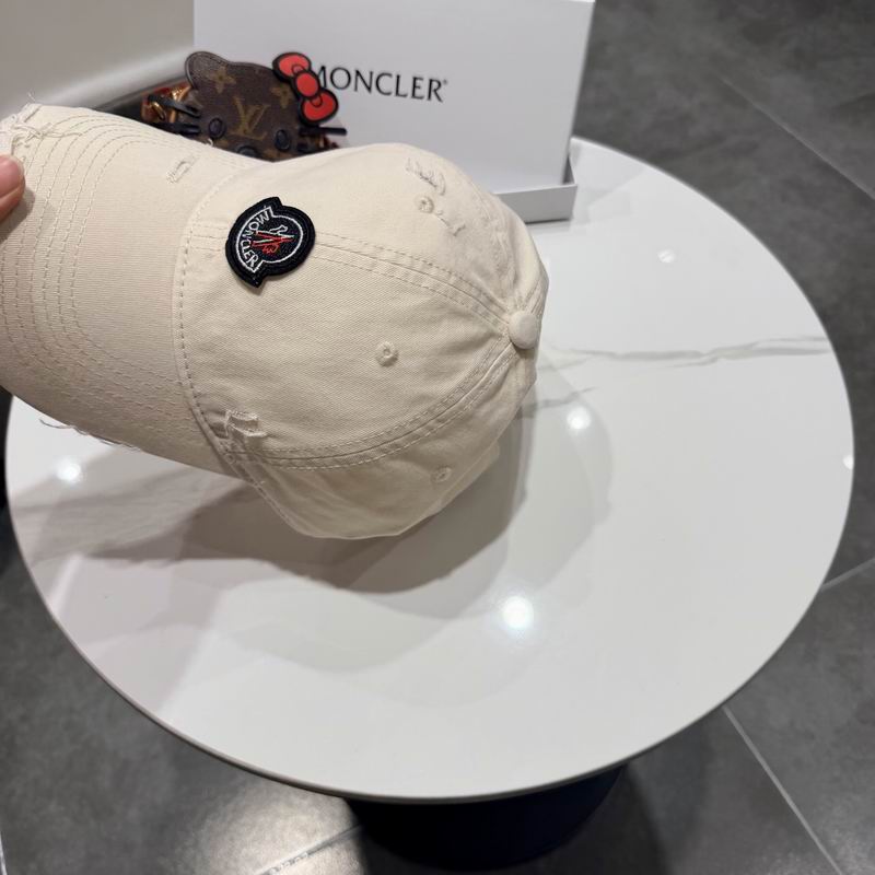 Moncler Cap (526)