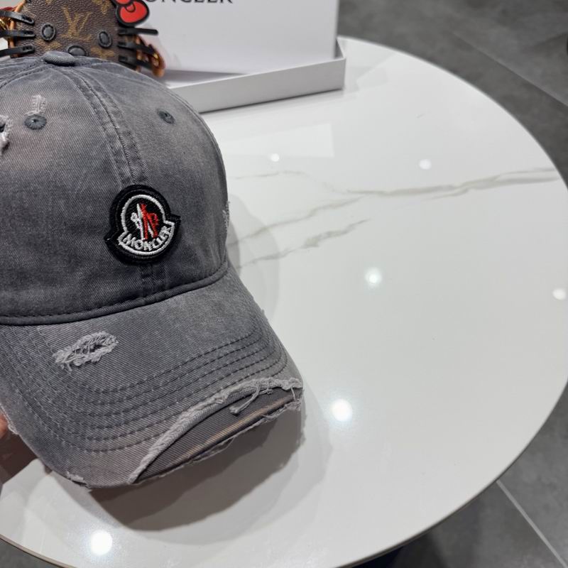 Moncler Cap (546)