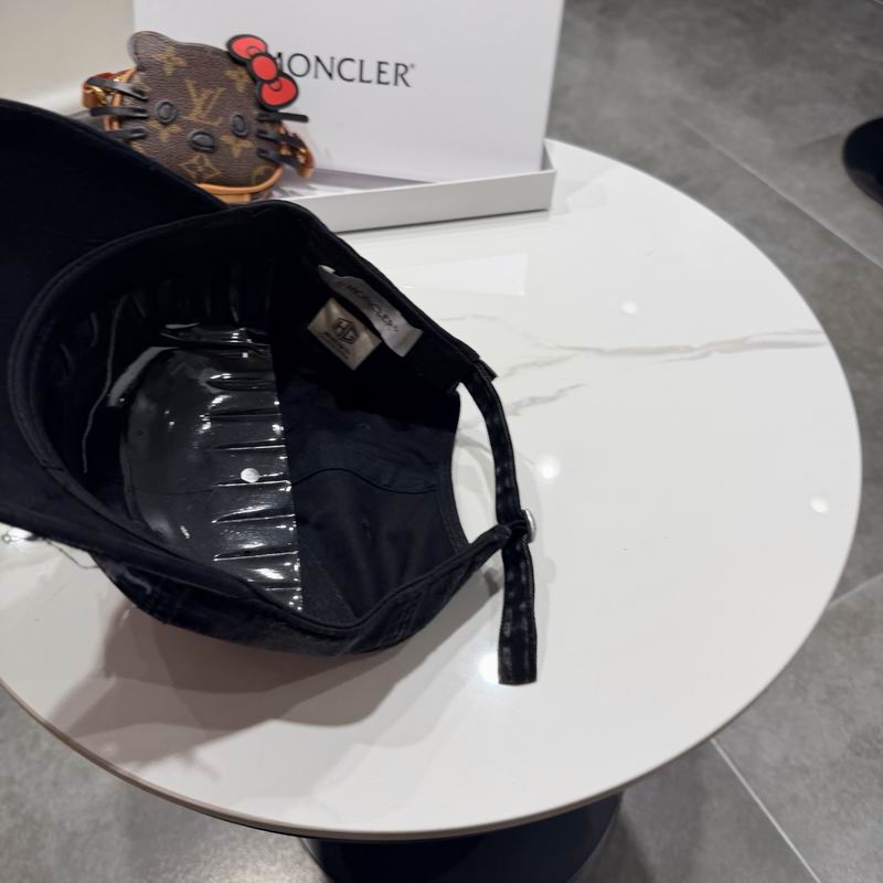 Moncler Cap (550)
