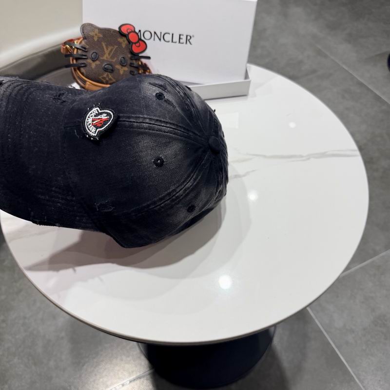 Moncler Cap (552)
