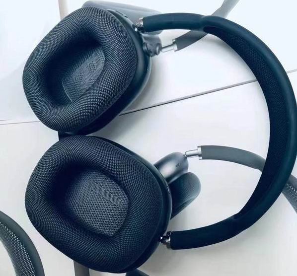 Air Pods MaX     (2)