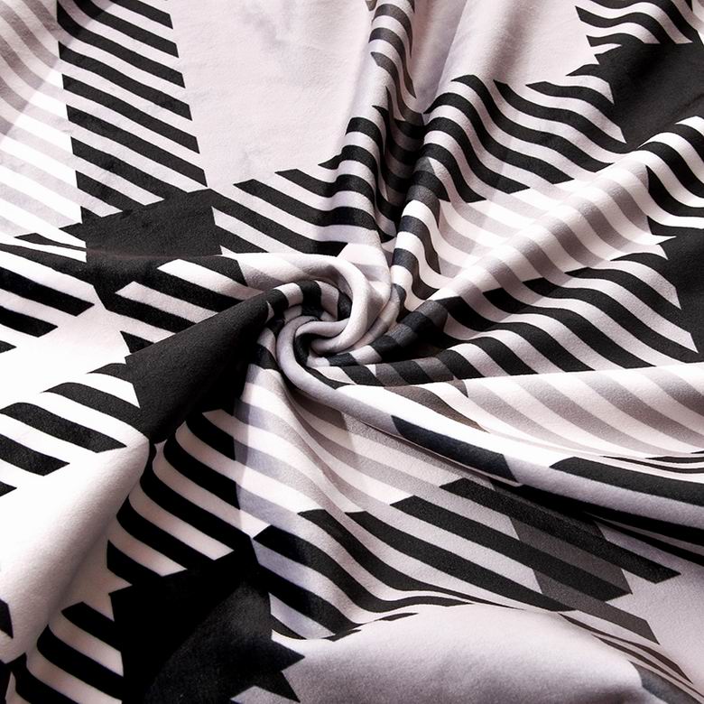 Burberry 1.5x1.5m 1.5x2.0m 2.0x2.3m   (3)