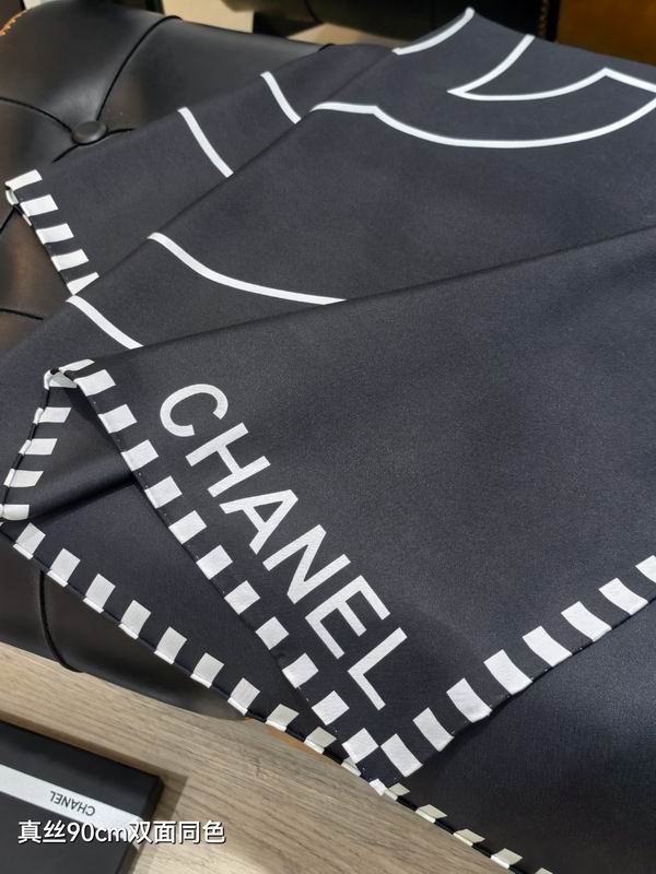 Chanel silk scarf 90X90cm E13 (15)